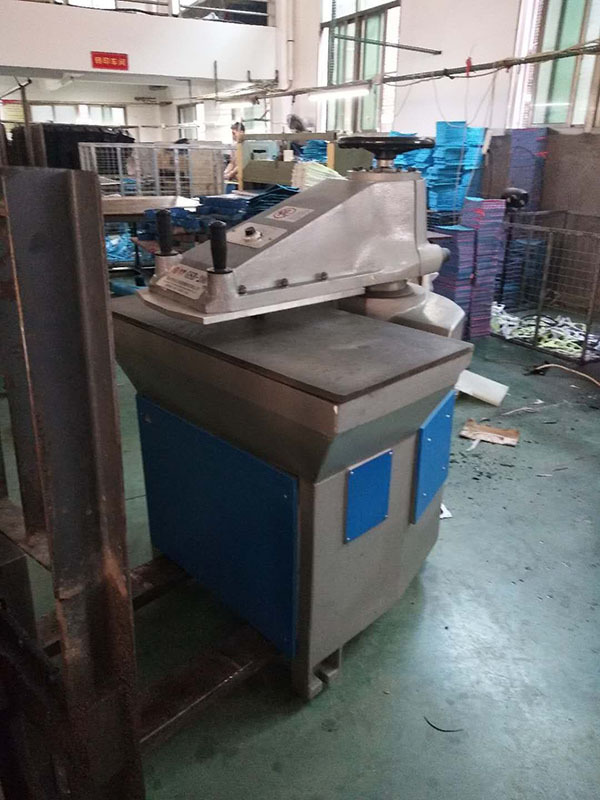搖臂沖床應用